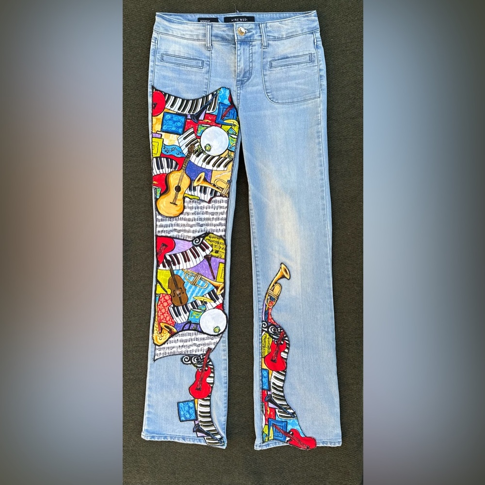 Nine West Multicolor Artistic Women Jeans music inspired patches size 4/27